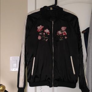 BLACK FLORAL EMBROIDERED BOMBER JACKET